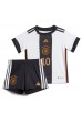 Tyskland Serge Gnabry #10 Babyklær Hjemme Fotballdrakt til barn VM 2022 Korte ermer (+ Korte bukser)